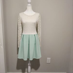 Great for a day outing. Earrings are included for free.